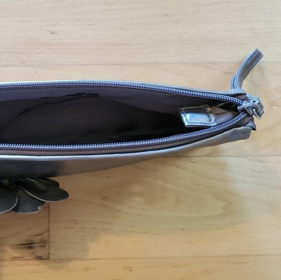 SEPHORA Metallic Gray Flower Appliqué Makeup Cosmetic Bag Pouch Wristlet - Picture 9 of 11